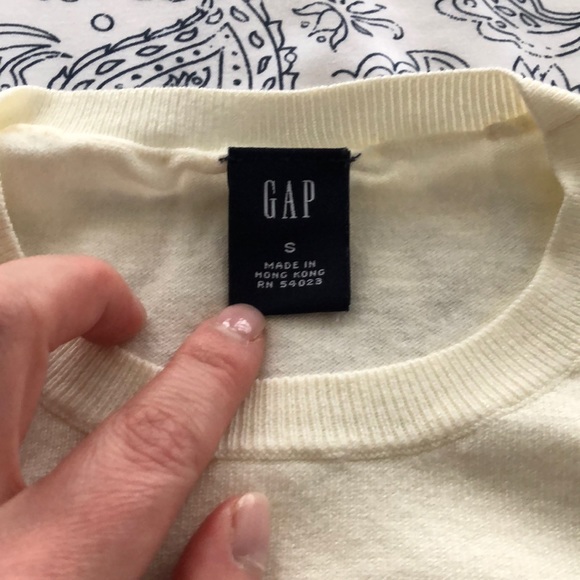 GAP cream light sweater 🌼 - Picture 2 of 3